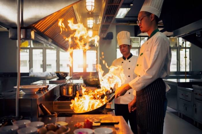 bagaimana cara membangun sentimen pasar positif ditengah persaingan bisnis kuliner yang sulit